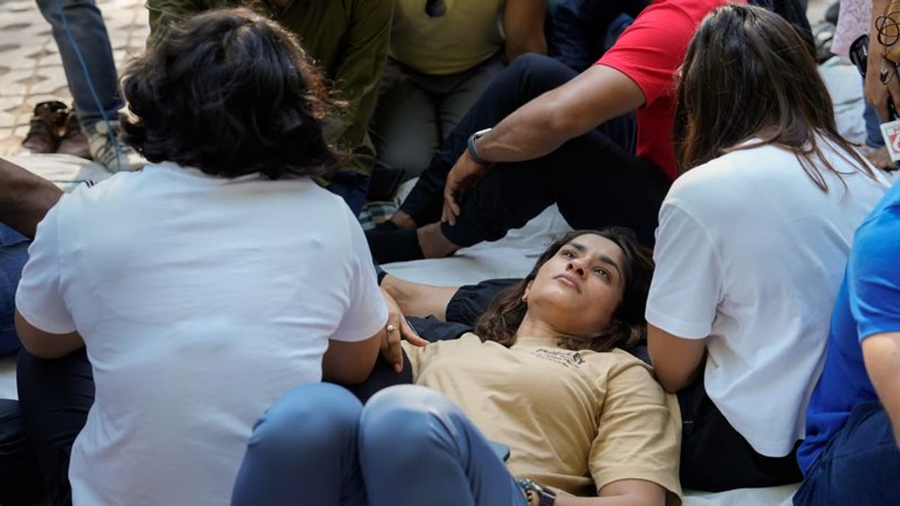 ‘ಪೋ​ಡಿ​ಯಂನಿಂದ ಫುಟ್‌​ಪಾ​ತ್‌​ವ​ರೆಗೆ': ಫುಟ್‌​ಪಾ​ತ್‌ನಲ್ಲೇ ಮಲ​ಗಿದ ಒಲಿಂಪಿಕ್ಸ್‌ ಸಾಧ​ಕ​ರು! 