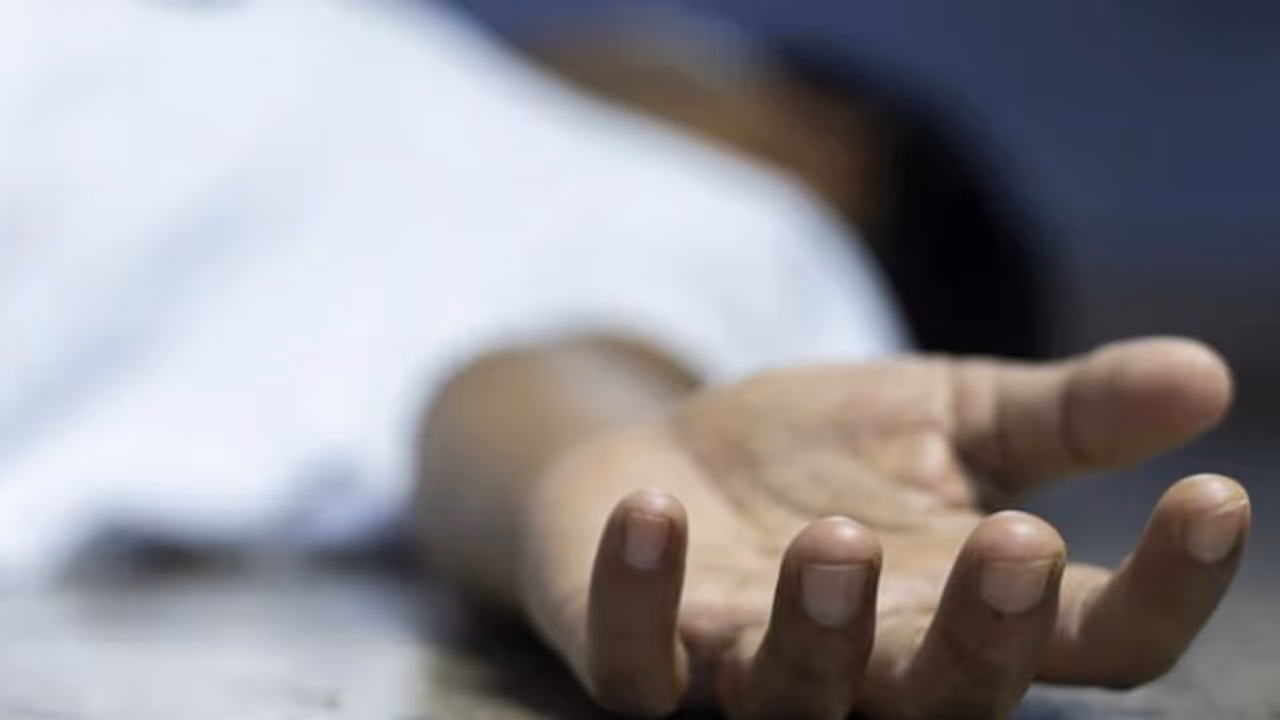 നടൻമാരായ പ്രഭാസിന്റെയും പവൻ കല്യാണിന്റെയും ആരാധകര്‍ ഏറ്റുമുട്ടി, ഒരാള്‍ കൊല്ലപ്പെട്ടു