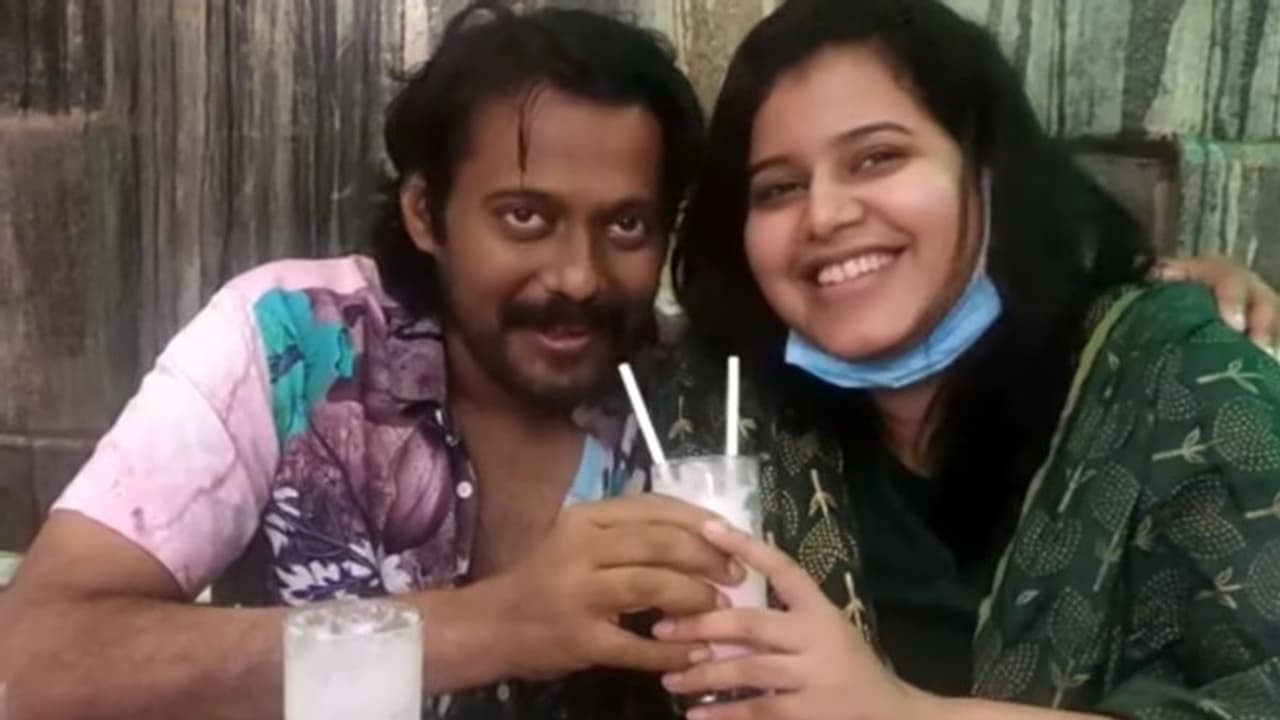 കരള്മാറ്റ ശസ്ത്രക്രിയയ്ക്ക് ശേഷം ആരോഗ്യം വീണ്ടെടുത്ത് ബാല, വീഡിയോ പങ്കുവെച്ച് ഭാര്യ എലിസബത്ത് കരള്മാറ്റ ശസ്ത്രക്രിയയ്ക്ക് ശേഷം ആരോഗ്യം വീണ്ടെടുത്ത് ബാല, വീഡിയോ പങ്കുവെച്ച് ഭാര്യ എലിസബത്ത്