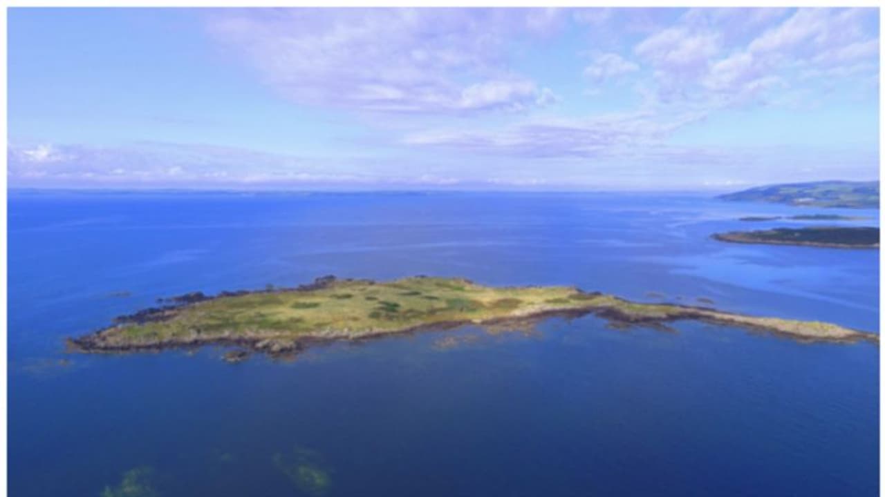 1.5 കോടി രൂപയുണ്ടോ? എങ്കില്‍ 25 ഏക്കറുള്ള ഈ സ്കോട്ടിഷ് ദ്വീപ് സ്വന്തമാക്കാം 