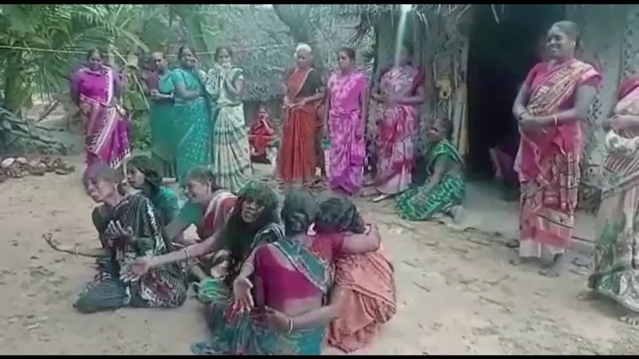 கோவில் திருவிழாவை பார்த்த அசதியில் தண்டவாளத்தில் உறங்கிய 3 பேர் ரயிலில் அடிபட்டு பலி