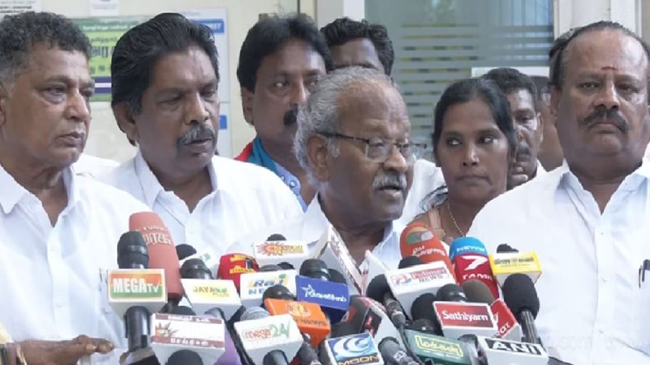 போக்குவரத்து தொழிலாளர்கள் பேச்சுவார்த்தையில் உடன்பாடு ஏற்படவில்லை: மீண்டும் 21இல் பேச்சுவார்த்தை! போக்குவரத்து தொழிலாளர்கள் பேச்சுவார்த்தையில் உடன்பாடு ஏற்படவில்லை: மீண்டும் 21இல் பேச்சுவார்த்தை!