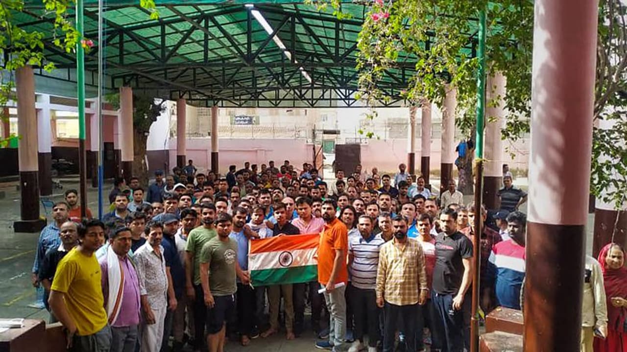 കപ്പലും സൈനിക വിമാനവും തയ്യാര്; സുഡാനില് കുടുങ്ങിയ ഇന്ത്യക്കാര്ക്കായി ഓപ്പറേഷന് കാവേരി കപ്പലും സൈനിക വിമാനവും തയ്യാര്; സുഡാനില് കുടുങ്ങിയ ഇന്ത്യക്കാര്ക്കായി ഓപ്പറേഷന് കാവേരി