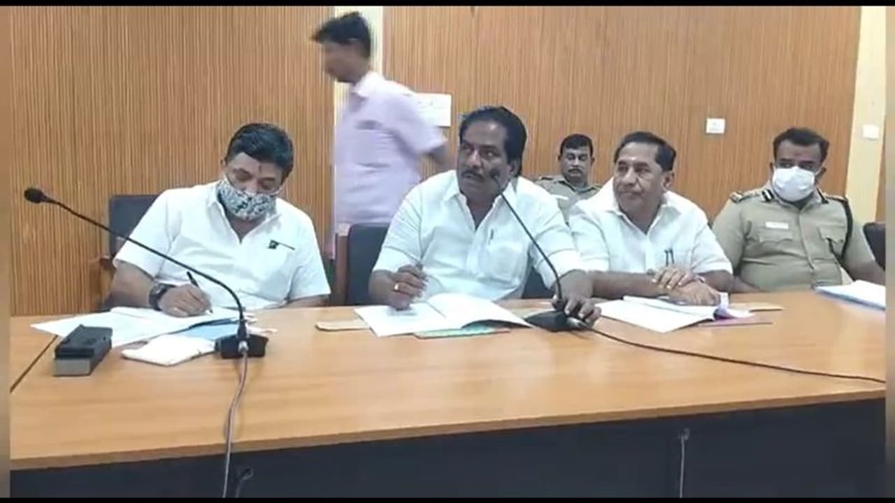 சித்திரை திருவிழா; யாராக இருந்தாலும் பாஸ் இருந்தால் மட்டுமே அனுமதி ஆய்வு கூட்டத்தில் அதிரடி