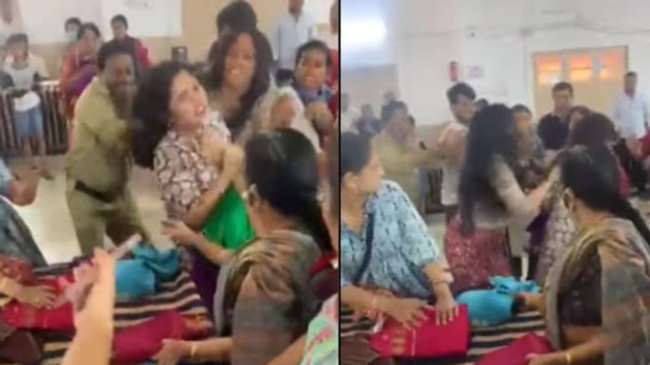 ഡിസ്‍കൗണ്ടില്‍ സാരി വില്‍പന; ഒരു സാരിക്കായി രണ്ട് സ്ത്രീകളുടെ അടി,വീഡിയോ വൈറല്‍