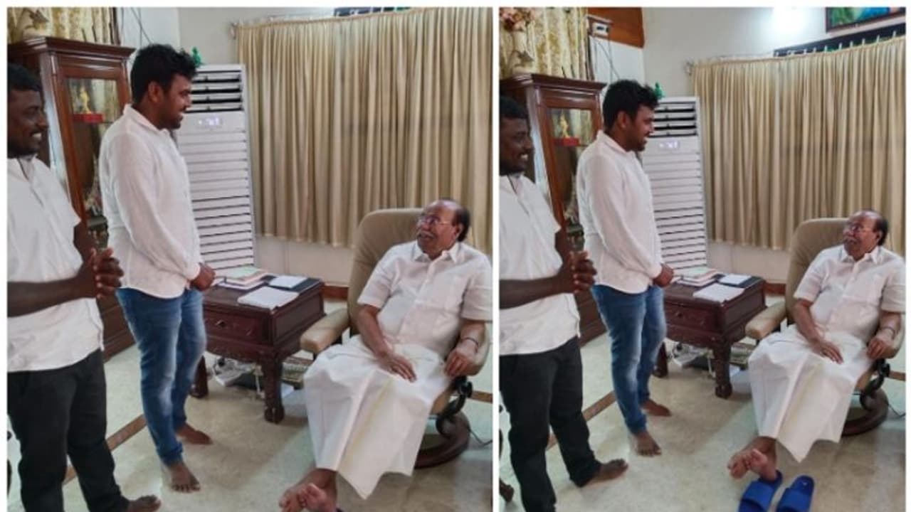 மதுவுக்கு எதிரான படங்கள் அதிகம் வரவேண்டும்! 'மாவீரன் பிள்ளை' படம் பார்த்துவிட்டு பாமக ராமதாஸ் பாராட்டு! மதுவுக்கு எதிரான படங்கள் அதிகம் வரவேண்டும்! 'மாவீரன் பிள்ளை' படம் பார்த்துவிட்டு பாமக ராமதாஸ் பாராட்டு!