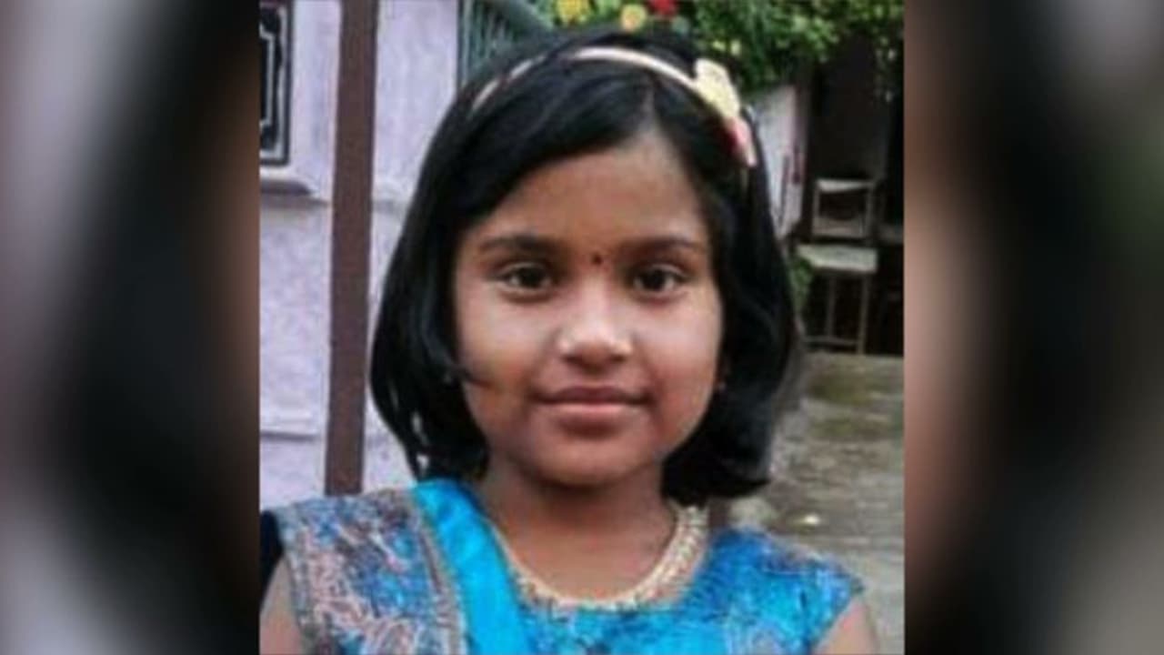 വീഡിയോ കാണുന്നതിനിടെ മൊബൈൽ ഫോൺ പൊട്ടിത്തെറിച്ചു; എട്ട് വയസുകാരി മരിച്ചു വീഡിയോ കാണുന്നതിനിടെ മൊബൈൽ ഫോൺ പൊട്ടിത്തെറിച്ചു; എട്ട് വയസുകാരി മരിച്ചു