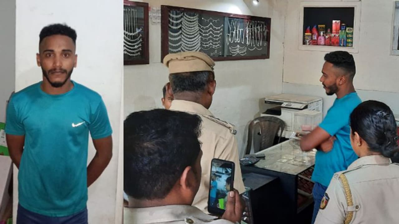 മേശപ്പുറത്ത് സ്വർണ്ണം, ജനൽ വഴി കൈക്കലാക്കി; വീട്ടമ്മയുടെ താലിമാല മോഷ്ടിച്ച അയൽവാസി പിടിയിൽ മേശപ്പുറത്ത് സ്വർണ്ണം, ജനൽ വഴി കൈക്കലാക്കി; വീട്ടമ്മയുടെ താലിമാല മോഷ്ടിച്ച അയൽവാസി പിടിയിൽ