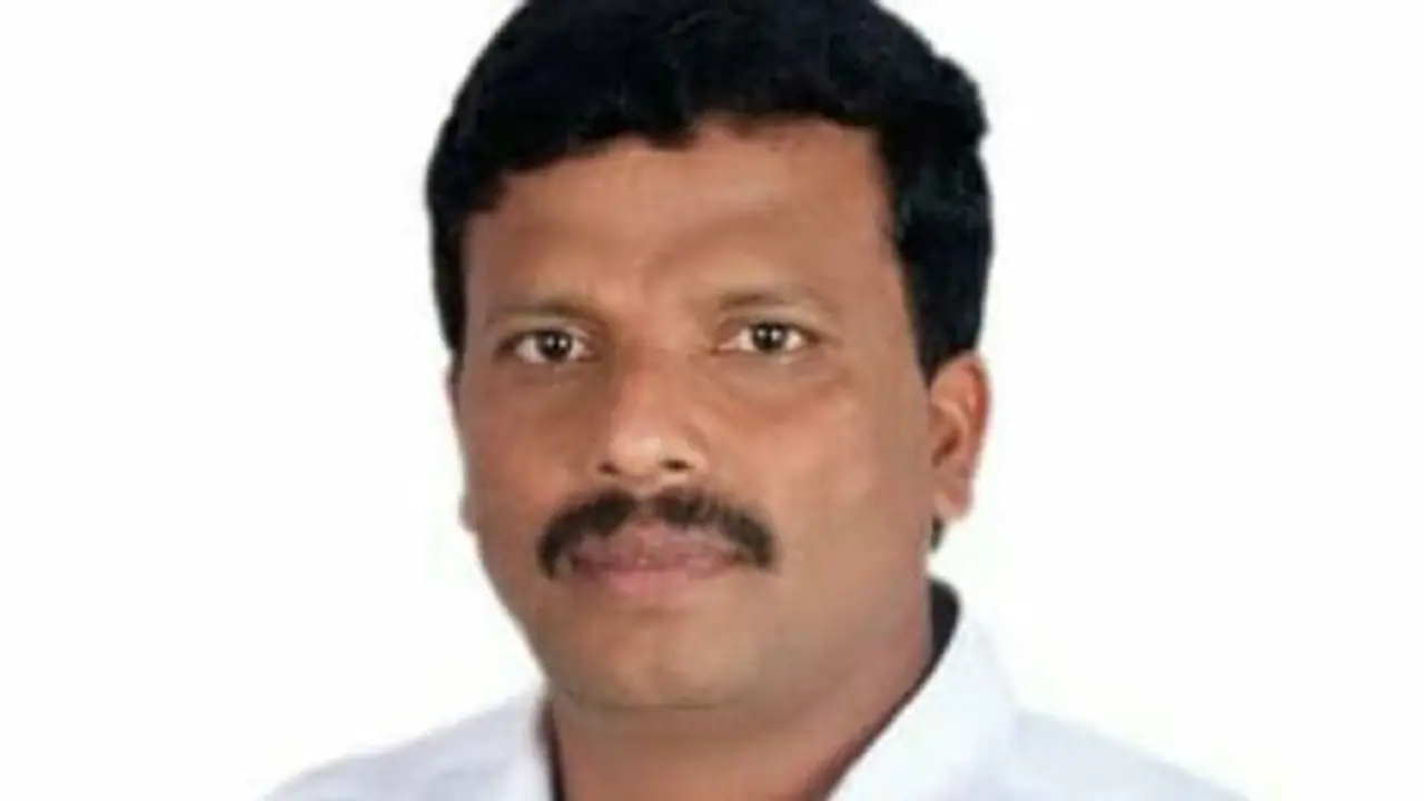 ಮೈಸೂರು: ಹುಣಸೂರು ಬಿಜೆಪಿ ಅಭ್ಯರ್ಥಿ ದೇವರಳ್ಳಿ ಸೋಮಶೇಖರ್ಗೆ ಪಿತೃ ವಿಯೋಗ ಮೈಸೂರು: ಹುಣಸೂರು ಬಿಜೆಪಿ ಅಭ್ಯರ್ಥಿ ದೇವರಳ್ಳಿ ಸೋಮಶೇಖರ್ಗೆ ಪಿತೃ ವಿಯೋಗ