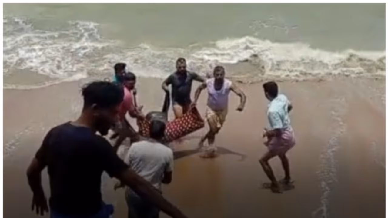 ചാലിയം തീരത്ത് മദ്ധ്യവയസ് തോന്നിക്കുന്നയാളുടെ മൃതദേഹം അടിഞ്ഞു; കാണാതായ ആളുടേതെന്ന് സംശയം 