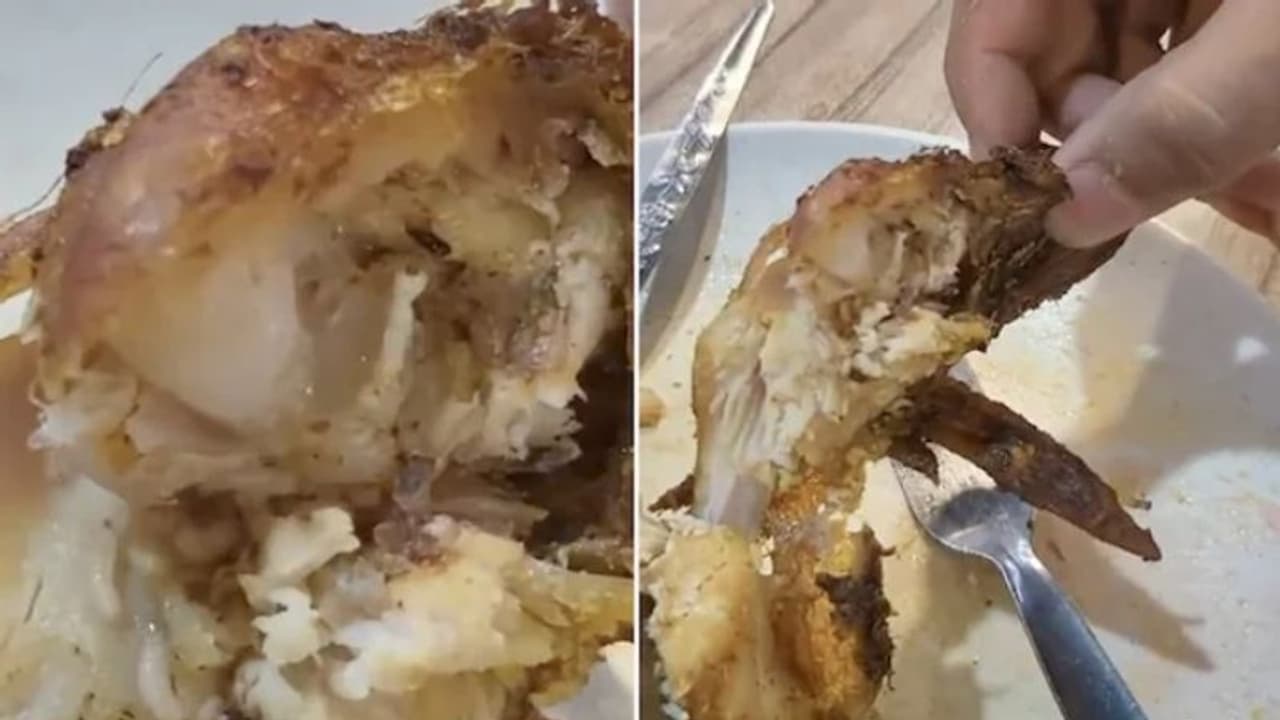 'ചിക്കന്റെ അകത്ത് ജീവനുള്ള പുഴുക്കള് നുരയുന്നു'; റെസ്റ്റോറന്റില് നിന്നുള്ള വീഡിയോ... 'ചിക്കന്റെ അകത്ത് ജീവനുള്ള പുഴുക്കള് നുരയുന്നു'; റെസ്റ്റോറന്റില് നിന്നുള്ള വീഡിയോ...