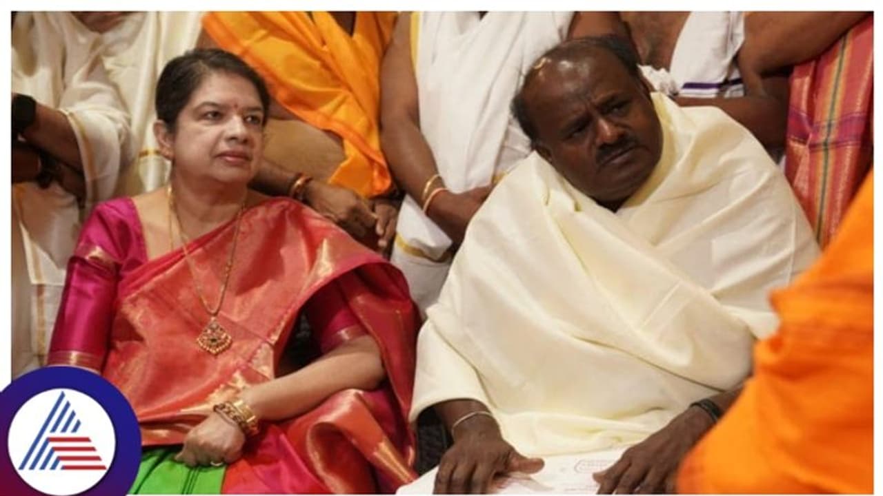 ಊಟದ ವಿಚಾರದಲ್ಲಿ ಹೆಚ್ಡಿಕೆ ಮಕ್ಕಳ ರೀತಿ ಹಠ ಮಾಡ್ತಾರೆ, ಬರೀ ಮೊಸರನ್ನ ತಿಂತಾರೆ: ಅನಿತಾ ಕುಮಾರಸ್ವಾಮಿ ಊಟದ ವಿಚಾರದಲ್ಲಿ ಹೆಚ್ಡಿಕೆ ಮಕ್ಕಳ ರೀತಿ ಹಠ ಮಾಡ್ತಾರೆ, ಬರೀ ಮೊಸರನ್ನ ತಿಂತಾರೆ: ಅನಿತಾ ಕುಮಾರಸ್ವಾಮಿ