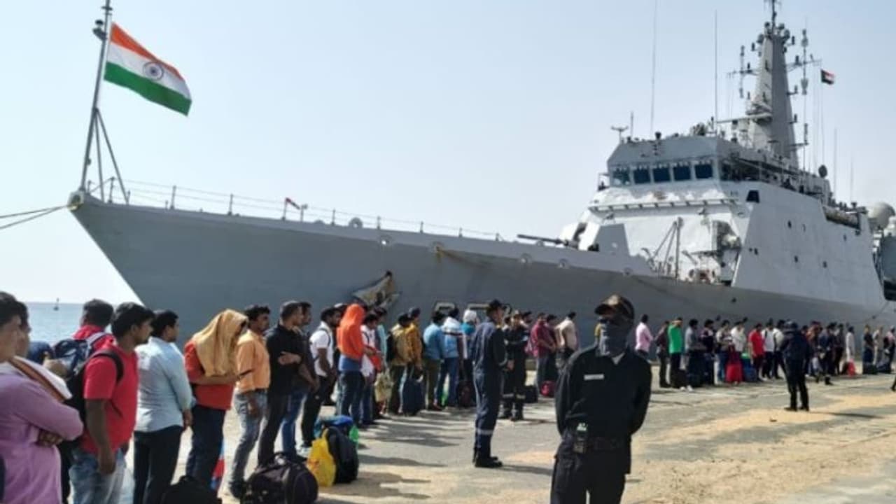 കേന്ദ്രമന്ത്രി വി. മുരളീധരൻ ജിദ്ദയിൽ; സുഡാനിൽനിന്ന് ഇന്ത്യക്കാരുടെ ആദ്യ സംഘം ജിദ്ദയിലേക്ക് പുറപ്പെട്ടു