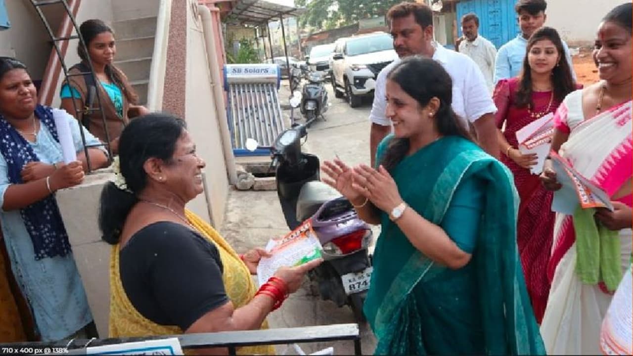 ಡಿಕೆ ಶಿವಕುಮಾರ ಮೇಲೆ ಮತದಾರರಿಗೆ ವಿಶ್ವಾಸವಿದೆ: ಪತ್ನಿ ಉಷಾ ಶಿವಕುಮಾರ ಡಿಕೆ ಶಿವಕುಮಾರ ಮೇಲೆ ಮತದಾರರಿಗೆ ವಿಶ್ವಾಸವಿದೆ: ಪತ್ನಿ ಉಷಾ ಶಿವಕುಮಾರ