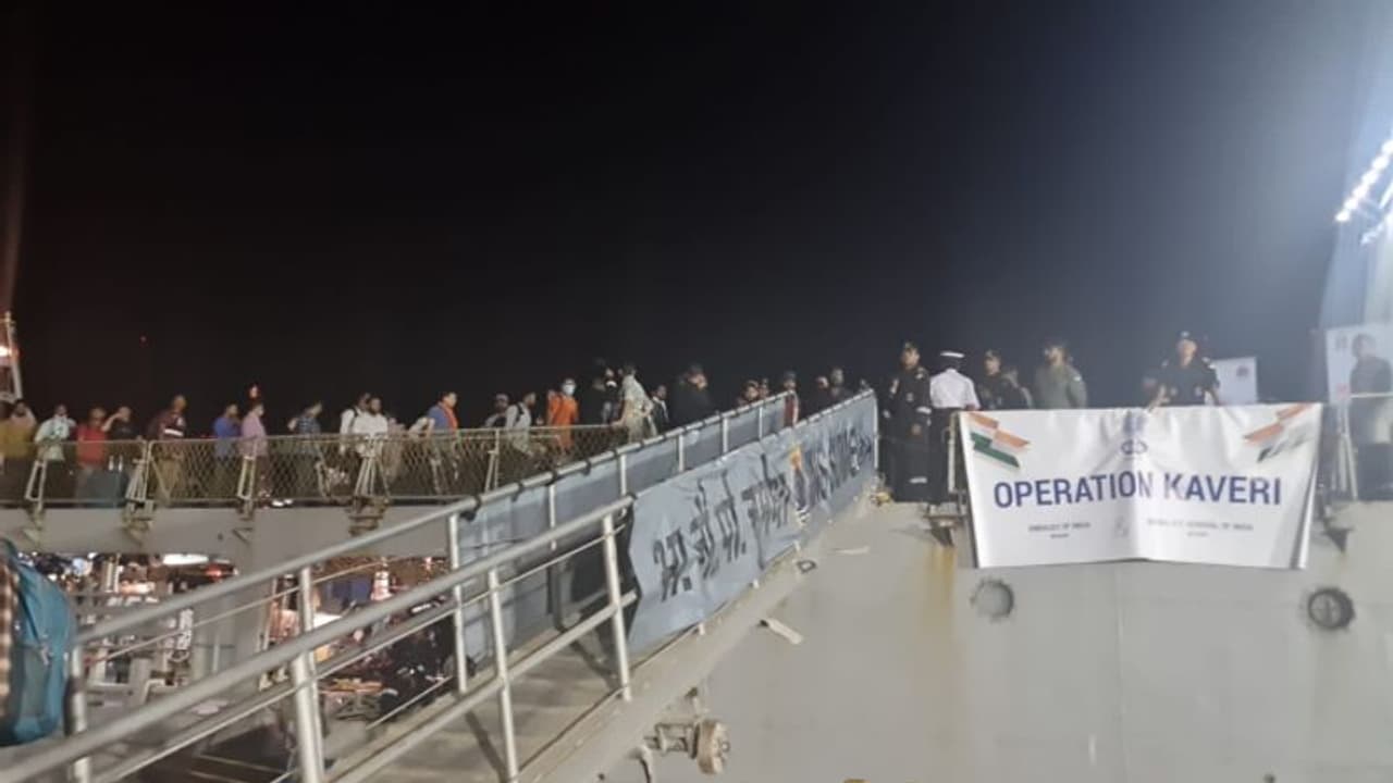 ഓപ്പറേഷന് കാവേരി; സുഡാനില് നിന്നുള്ള ഇന്ത്യക്കാരുടെ രണ്ടാമത്തെ സംഘം പുറപ്പെട്ടു ഓപ്പറേഷന് കാവേരി; സുഡാനില് നിന്നുള്ള ഇന്ത്യക്കാരുടെ രണ്ടാമത്തെ സംഘം പുറപ്പെട്ടു