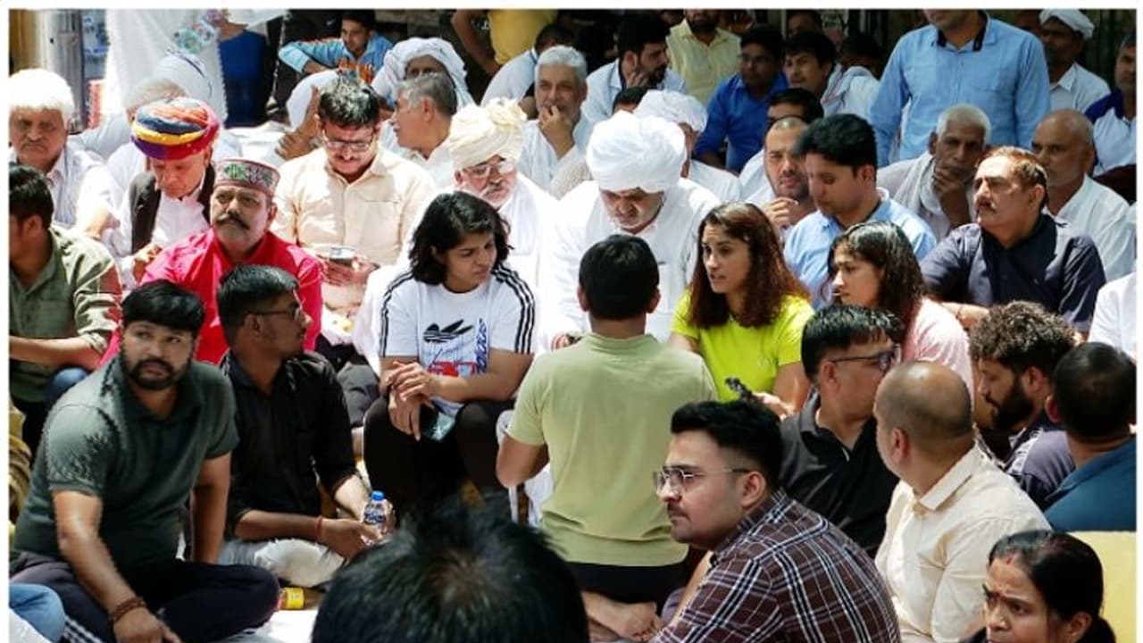 ബ്രിജ് ഭൂഷണെ അറസ്റ്റ് ചെയ്യണം; ​ഗുസ്തി താരങ്ങളുടെ സമരം നാലാം ദിവസത്തിലേക്ക്, പ്രതിഷേധം ശക്തമാകുന്നു