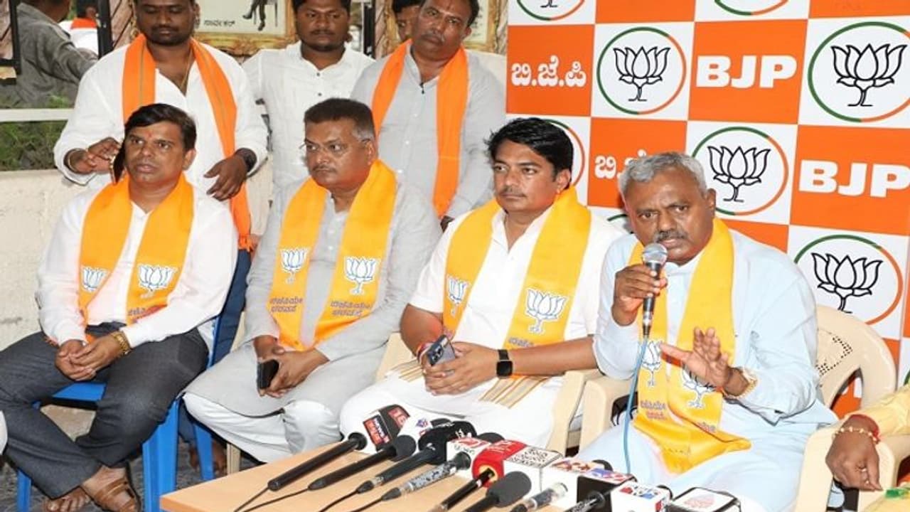 ಕಾಂಗ್ರೆಸ್ ಜೆಡಿಎಸ್ ಒಳ ಒಪ್ಪಂದದಿಂದ ಬಿಜೆಪಿ ಮಣಿಸಲು ಅಸಾಧ್ಯ: ಎಸ್.ಟಿ.ಸೋಮಶೇಖರ್ ಕಾಂಗ್ರೆಸ್ ಜೆಡಿಎಸ್ ಒಳ ಒಪ್ಪಂದದಿಂದ ಬಿಜೆಪಿ ಮಣಿಸಲು ಅಸಾಧ್ಯ: ಎಸ್.ಟಿ.ಸೋಮಶೇಖರ್