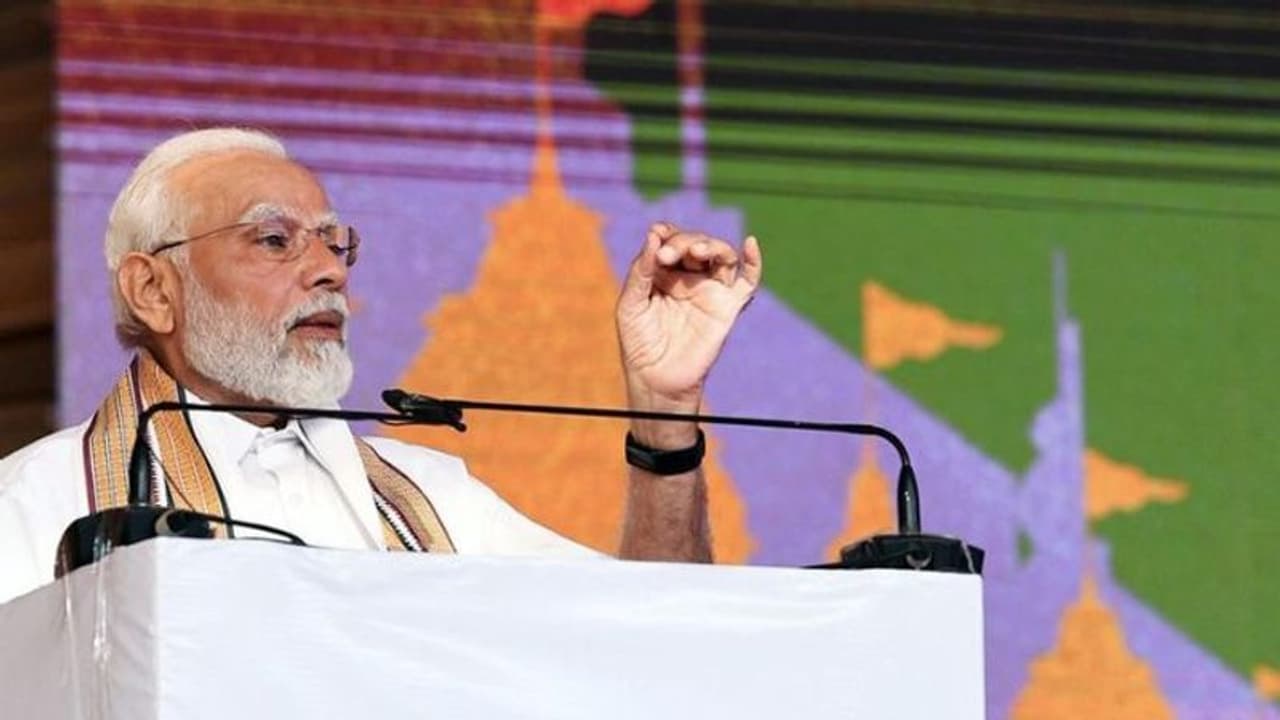 ಹಣ ಮಾಡುವ ಮಾರ್ಗ ಬಂದ್ ಮಾಡಿದ್ದಕ್ಕೆ ನನ್ನ ಬಗ್ಗೆ ಭ್ರಷ್ಟರಿಗೆ ಸಿಟ್ಟು: ವಿಪಕ್ಷಗಳಿಗೆ ಮೋದಿ ಟಾಂಗ್ ಹಣ ಮಾಡುವ ಮಾರ್ಗ ಬಂದ್ ಮಾಡಿದ್ದಕ್ಕೆ ನನ್ನ ಬಗ್ಗೆ ಭ್ರಷ್ಟರಿಗೆ ಸಿಟ್ಟು: ವಿಪಕ್ಷಗಳಿಗೆ ಮೋದಿ ಟಾಂಗ್