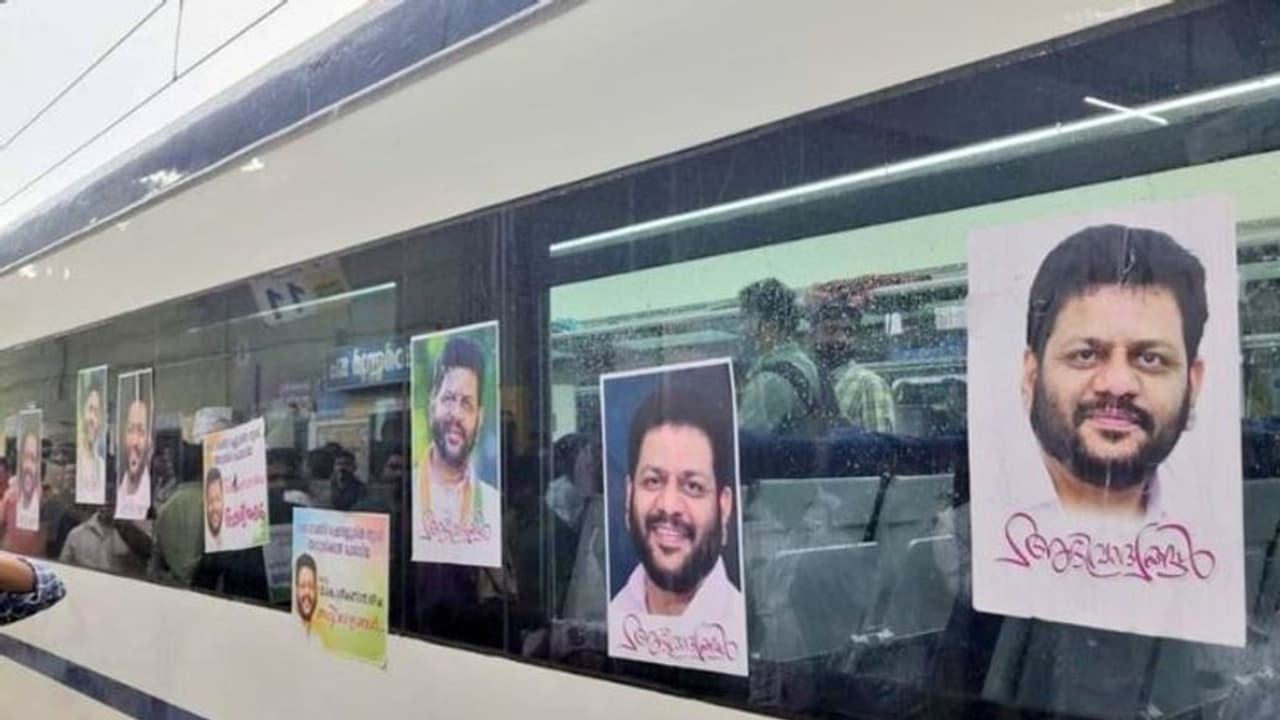 இப்படியா பண்றது.! பிரதமர் தொடங்கி வைத்த வந்தே பாரத் ரயிலில் போஸ்டர் ஒட்டிய காங்கிரஸ் எம்.பி..! இப்படியா பண்றது.! பிரதமர் தொடங்கி வைத்த வந்தே பாரத் ரயிலில் போஸ்டர் ஒட்டிய காங்கிரஸ் எம்.பி..!