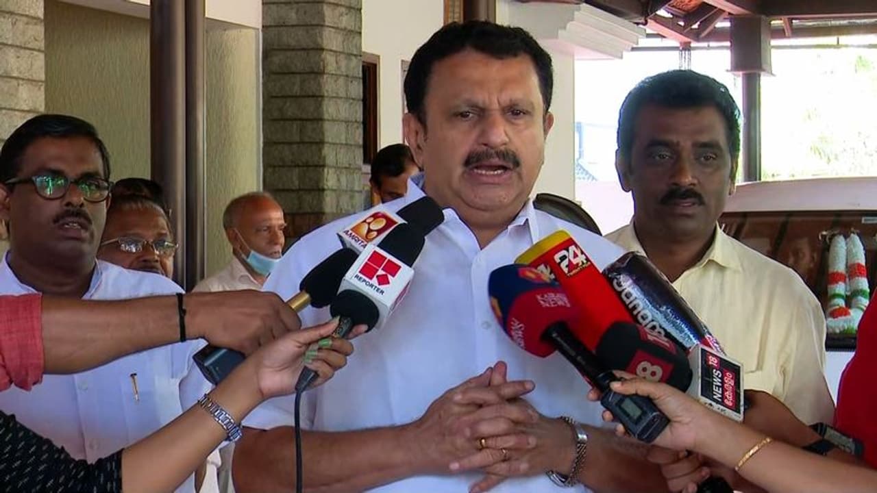 വന്ദേ ഭാരത്: പോസ്റ്റർ ഒട്ടിച്ചത് ശരിയായില്ല, തലശേരിയിൽ സ്റ്റോപ്പ് വേണമെന്നും കെ മുരളീധരൻ