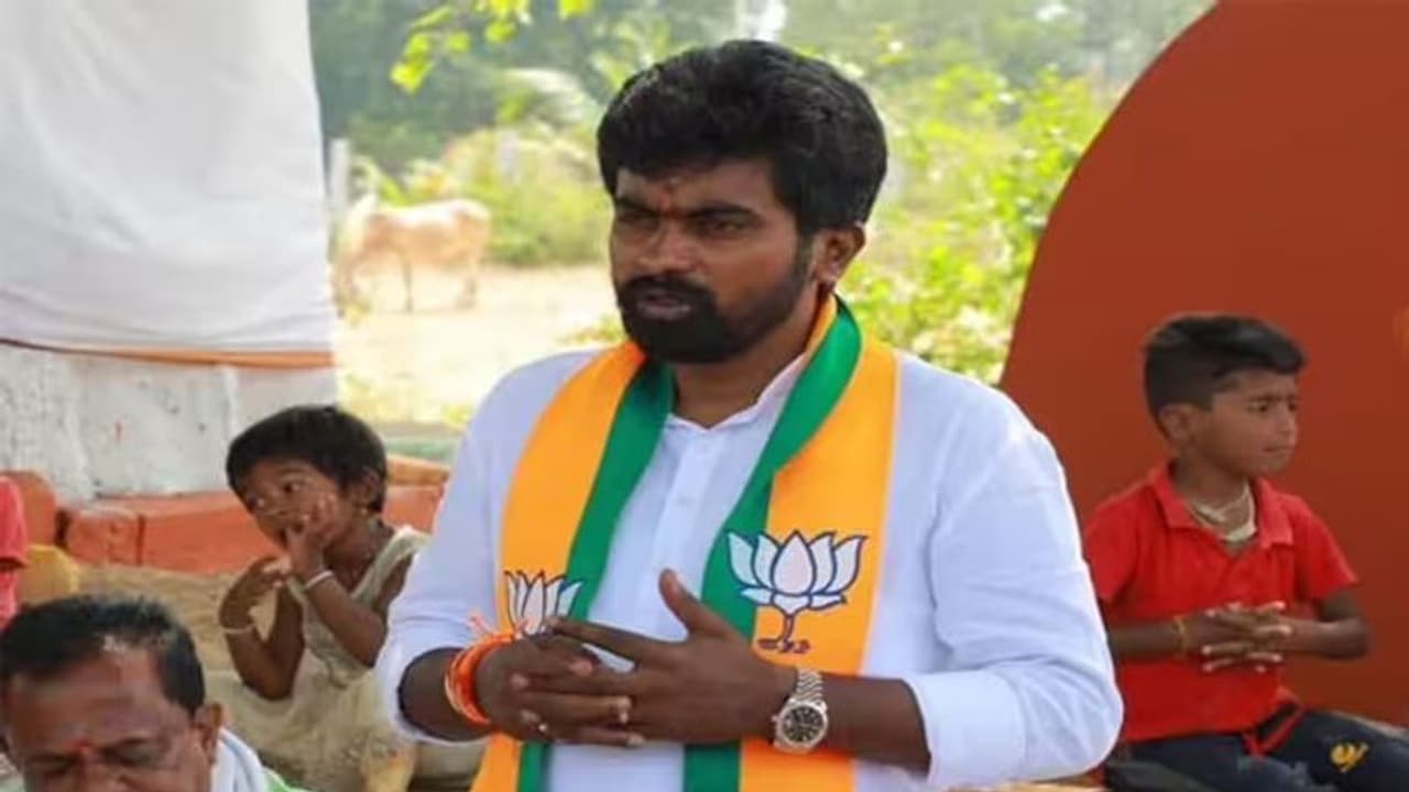 மோடி மீதான மோகத்தால் அமெரிக்க பணியை துறந்து கர்நடாக தேர்தலில் களம் காணும் இளம் வேட்பாளர் தீரஜ் முனிராஜ்! மோடி மீதான மோகத்தால் அமெரிக்க பணியை துறந்து கர்நடாக தேர்தலில் களம் காணும் இளம் வேட்பாளர் தீரஜ் முனிராஜ்!