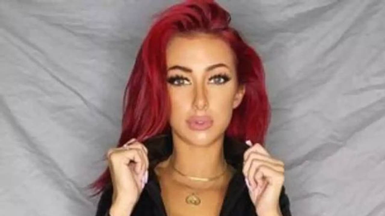 ഓൺലൈനിൽ തനിക്ക് 7000 കാമുകന്മാരുണ്ടെന്ന് യുവതി! ഓൺലൈനിൽ തനിക്ക് 7000 കാമുകന്മാരുണ്ടെന്ന് യുവതി!