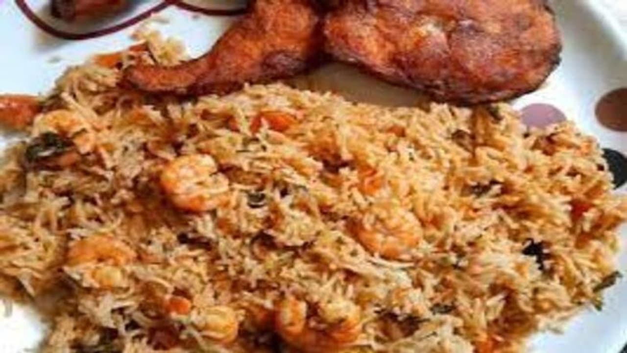 கமகம வாசனையில் ஆளை தூக்கும் இறால் பிரியாணி! ஒரு பருக்கை கூட மீந்தாது! கமகம வாசனையில் ஆளை தூக்கும் இறால் பிரியாணி! ஒரு பருக்கை கூட மீந்தாது!