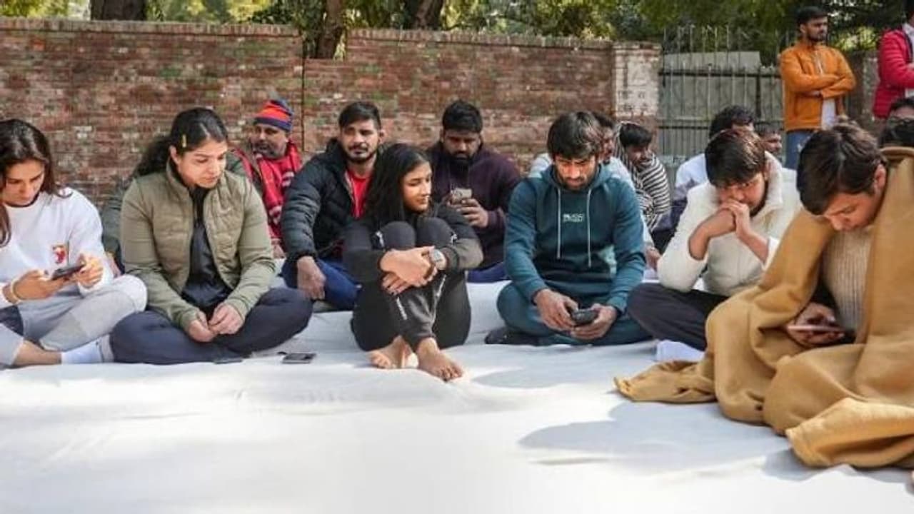 ഗുസ്തിതാരങ്ങളുടെ സമരം പതിനഞ്ചാം ദിവസത്തിലേക്ക്,ഐക്യദാർഢ്യവുമായി ഖാപ് പഞ്ചായത്ത് നേതാക്കൾ ജന്തർമന്തറിലേക്ക് 