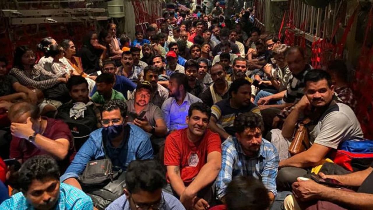 துப்பாக்கி முனையில் சூறையாய சூடான் படை... நாடு திரும்பும் இந்தியர்கள் குமுறல்!