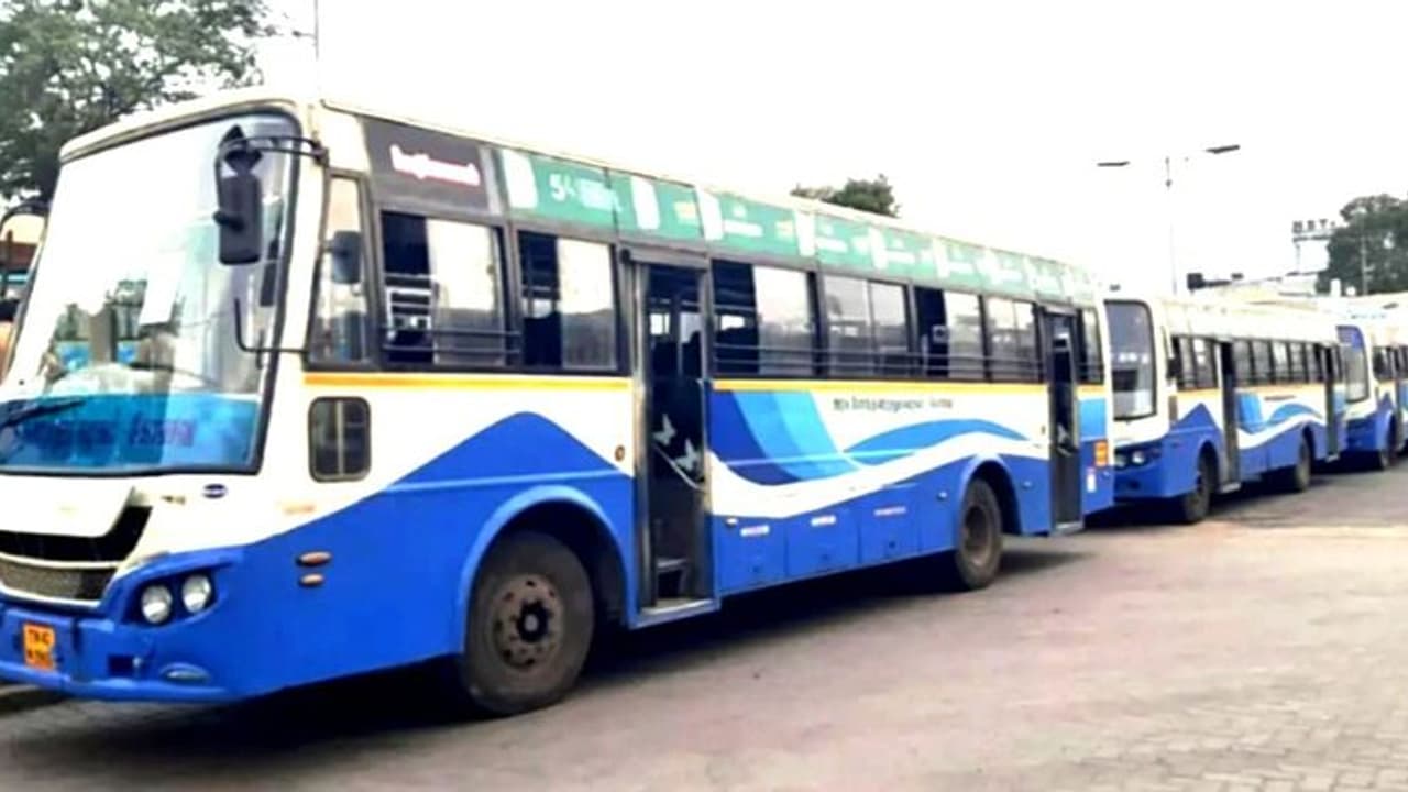 தேனியில் விபத்து ஏற்படுத்திவிட்டு இழப்பீடு வழங்காத 3 அரசு பேருந்துகள் ஜப்தி