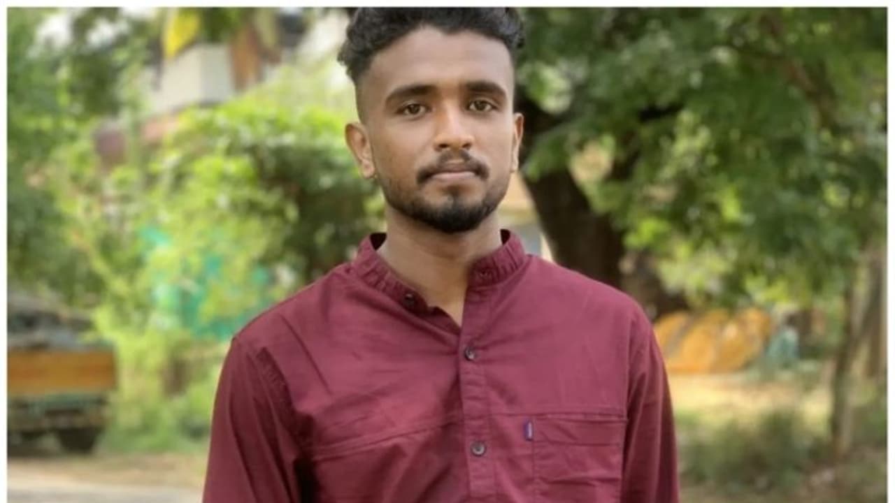 ഇലക്ട്രിക്കൽ ജോലിക്കിടെ ഷോക്കേറ്റു, പാലക്കാട്ട് യുവാവ് മരിച്ചു ഇലക്ട്രിക്കൽ ജോലിക്കിടെ ഷോക്കേറ്റു, പാലക്കാട്ട് യുവാവ് മരിച്ചു