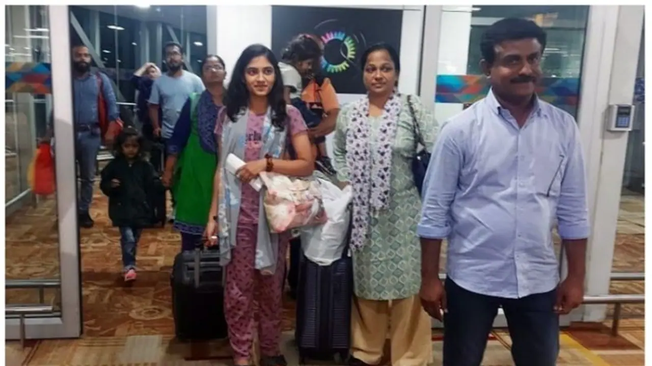 ಎದೆಗೆ ಗನ್ನಿಟ್ಟು ನಮ್ಮ ಬಳಿ ಇದ್ದುದ್ದನ್ನೆಲ್ಲ ದೋಚಿದ್ರು: ಸೂಡಾನ್ನಿಂದ ಪಾರಾದ ಭಾರತೀಯರ ಸಂಕಷ್ಟ ಕಥನ ಎದೆಗೆ ಗನ್ನಿಟ್ಟು ನಮ್ಮ ಬಳಿ ಇದ್ದುದ್ದನ್ನೆಲ್ಲ ದೋಚಿದ್ರು: ಸೂಡಾನ್ನಿಂದ ಪಾರಾದ ಭಾರತೀಯರ ಸಂಕಷ್ಟ ಕಥನ