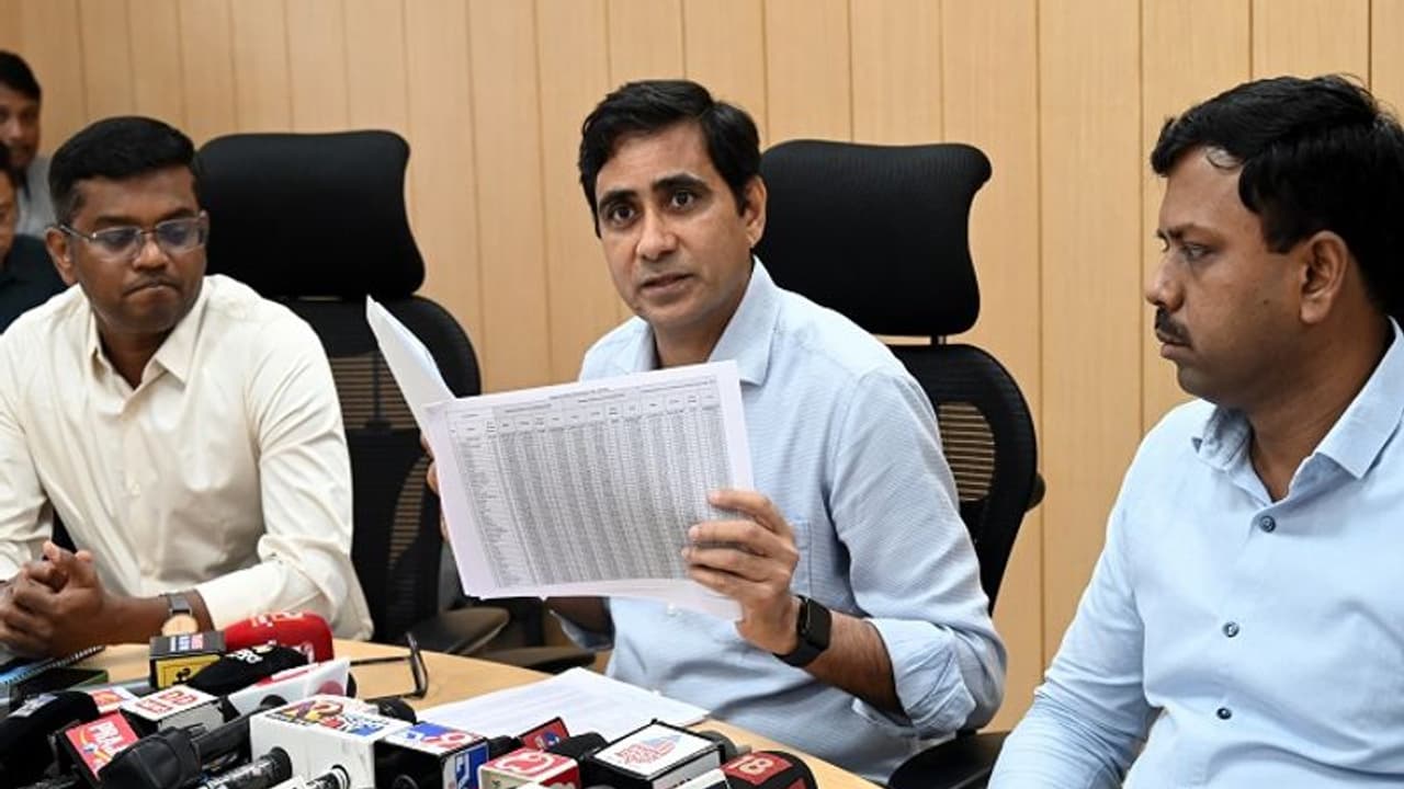 ಕರ್ನಾಟಕದಲ್ಲಿ ಈ ಬಾರಿ 5.31 ಕೋಟಿ ಮತದಾರರು: ಚುನಾವಣಾ ಆಯೋಗ ಕರ್ನಾಟಕದಲ್ಲಿ ಈ ಬಾರಿ 5.31 ಕೋಟಿ ಮತದಾರರು: ಚುನಾವಣಾ ಆಯೋಗ