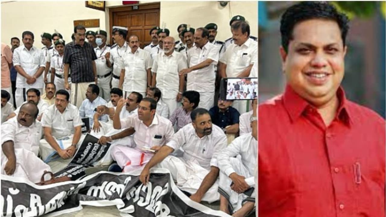 'നിയമസഭ കോറിഡോറിൽ ദൃശ്യങ്ങൾ പകർത്താൻ അനുവാദമില്ല'; നിയമവിരുദ്ധമായി ആര് ചെയ്താലും നടപടി ഉണ്ടാകുമെന്ന് സ്പീക്കർ 'നിയമസഭ കോറിഡോറിൽ ദൃശ്യങ്ങൾ പകർത്താൻ അനുവാദമില്ല'; നിയമവിരുദ്ധമായി ആര് ചെയ്താലും നടപടി ഉണ്ടാകുമെന്ന് സ്പീക്കർ