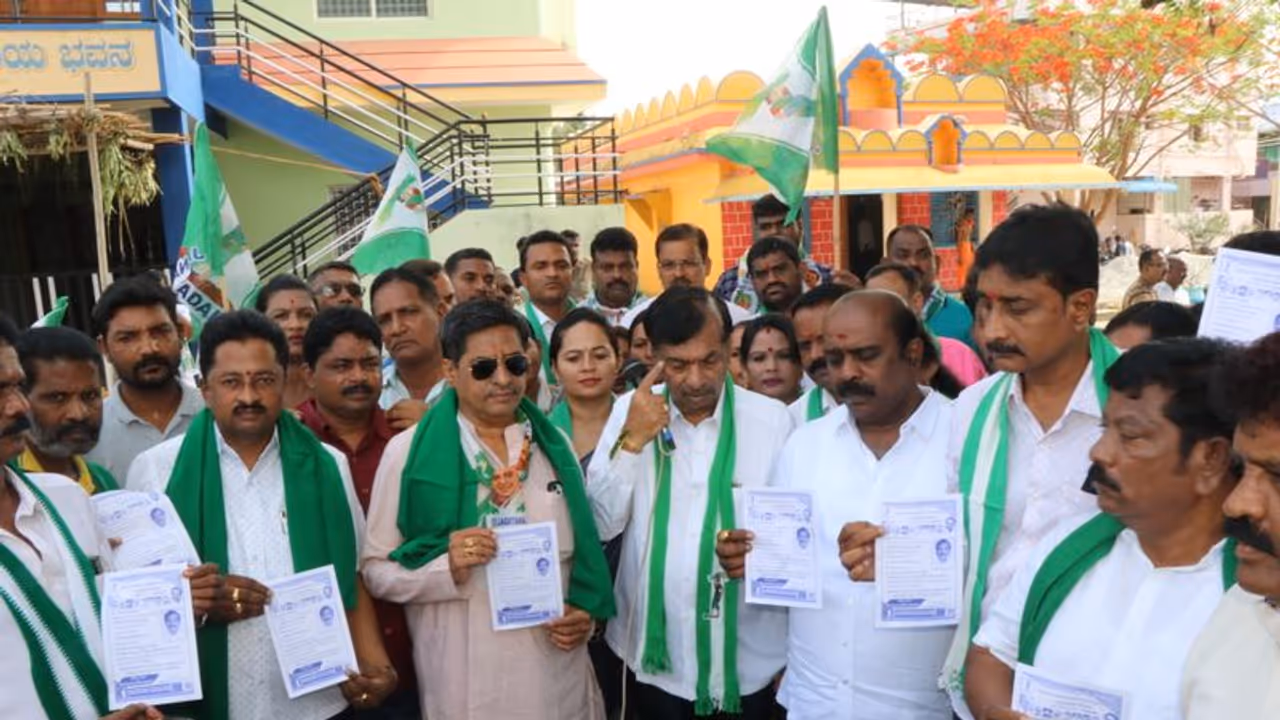 ಮತದಾರರ ಉತ್ಸಾಹ ಕಂಡು ನಮಗೆ ಮತ್ತಷ್ಟುಹುಮ್ಮಸ್ಸು: ಜೆಡಿಎಸ್ ಅಭ್ಯರ್ಥಿ ಆಯನೂರು ಮಂಜುನಾಥ್ ಮತದಾರರ ಉತ್ಸಾಹ ಕಂಡು ನಮಗೆ ಮತ್ತಷ್ಟುಹುಮ್ಮಸ್ಸು: ಜೆಡಿಎಸ್ ಅಭ್ಯರ್ಥಿ ಆಯನೂರು ಮಂಜುನಾಥ್