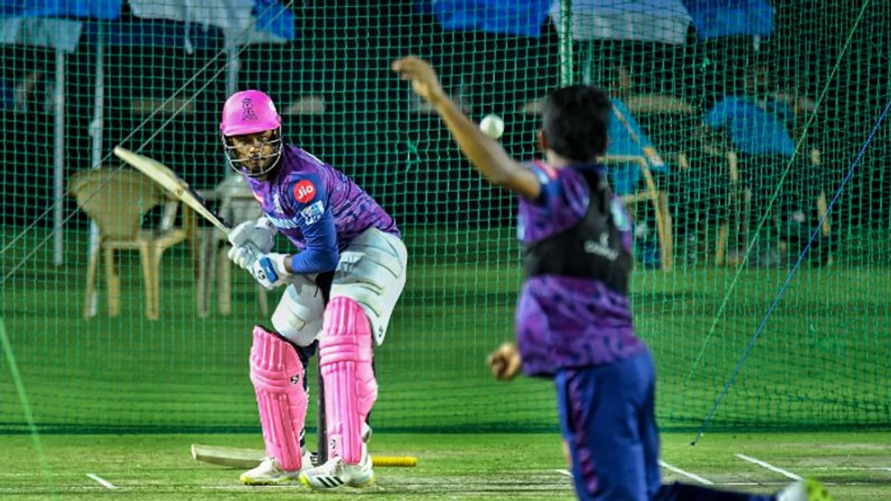 സഞ്ജുവിനെ അസ്വസ്ഥനാക്കുന്ന ബൗളര്! കൊല്ക്കത്തയ്ക്കെതിരെ മറുപടി ബാറ്റിംഗിനൊരുങ്ങുമ്പോള് രാജസ്ഥാന് പേടിക്കണം സഞ്ജുവിനെ അസ്വസ്ഥനാക്കുന്ന ബൗളര്! കൊല്ക്കത്തയ്ക്കെതിരെ മറുപടി ബാറ്റിംഗിനൊരുങ്ങുമ്പോള് രാജസ്ഥാന് പേടിക്കണം