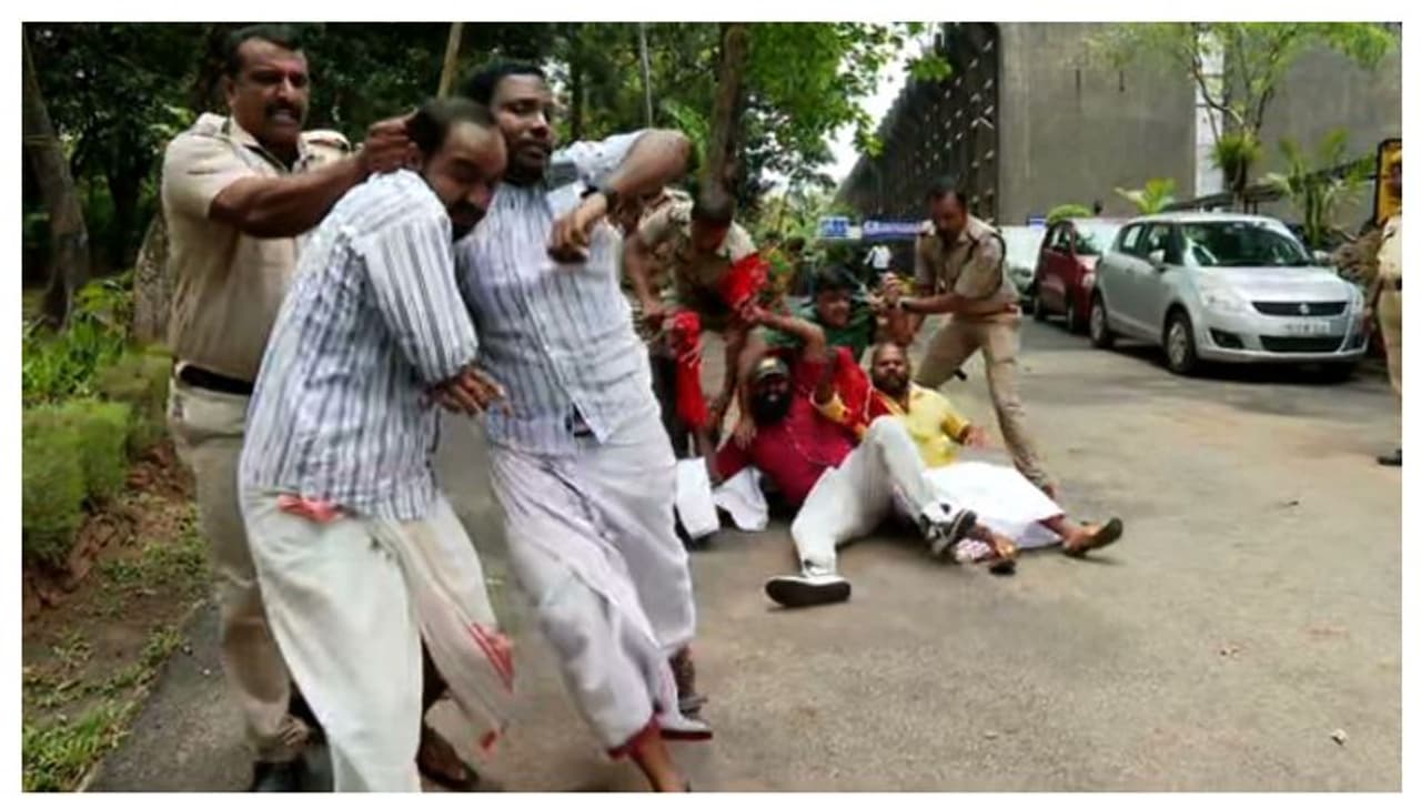 എഐ ക്യാമറ വിവാ​ദം; കെൽട്രോൺ ഓഫീസിൽ തള്ളിക്കയറിയ ആർവൈഎഫ് പ്രവർത്തകർ അറസ്റ്റിൽ