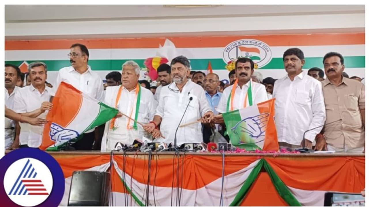 ಕಾಂಗ್ರೆಸ್ ಗಾಳಕ್ಕೆ ಮೀನುಗಳು ಕಚ್ಕೋತಿವೆ: ಸಾರು ಮಾಡ್ಕೊಂಡು ತಿನ್ನೋಣ! ಕಾಂಗ್ರೆಸ್ ಗಾಳಕ್ಕೆ ಮೀನುಗಳು ಕಚ್ಕೋತಿವೆ: ಸಾರು ಮಾಡ್ಕೊಂಡು ತಿನ್ನೋಣ!