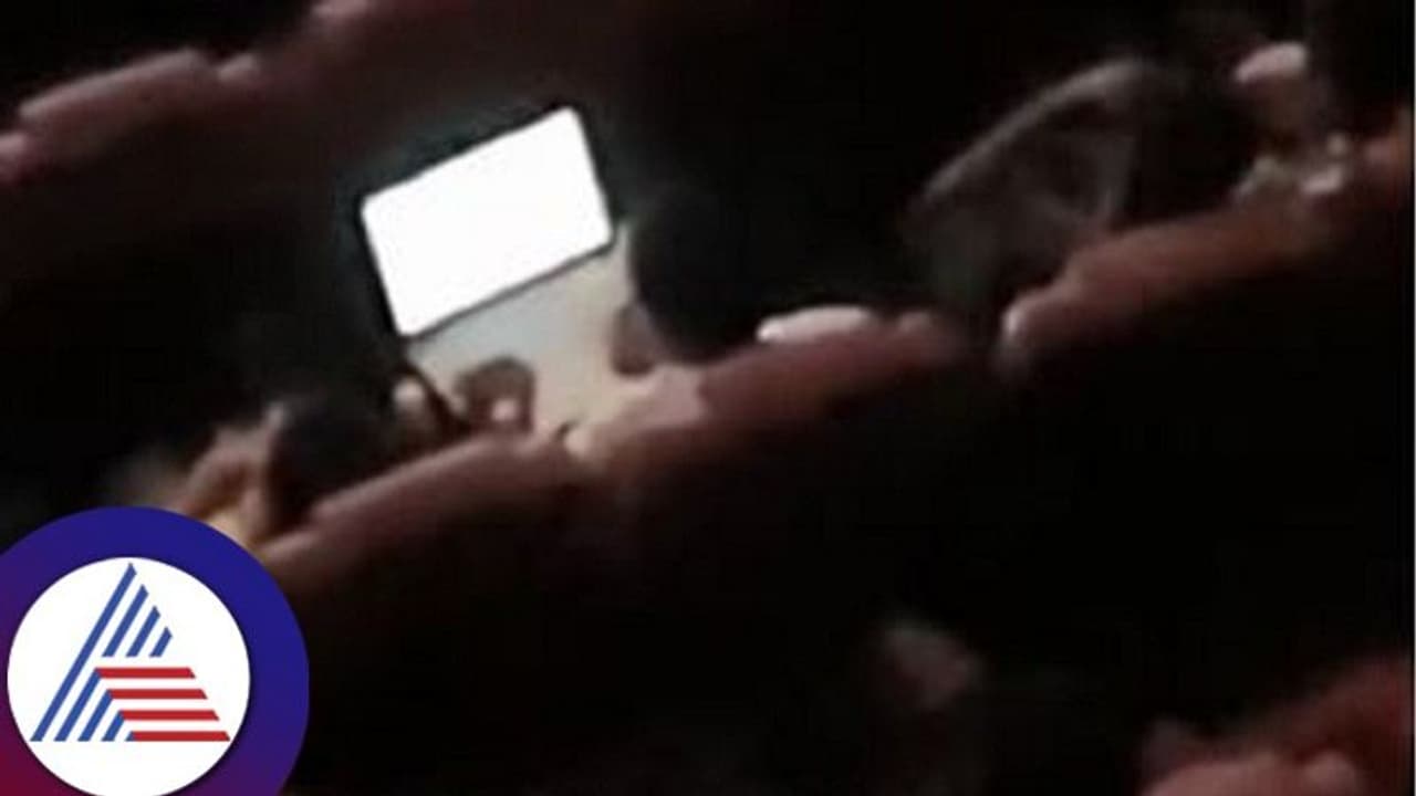 Bengaluru: ಥಿಯೇಟರ್‌ನಲ್ಲಿ ‘ವರ್ಕ್‌ ಫ್ರಂ ಹೋಮ್‌’ ಮಾಡ್ತಿರೋ ಭೂಪ: ಐಟಿ ಸಿಟಿಯಲ್ಲಿ ಮಾತ್ರ ಸಾಧ್ಯ ಅಂತಾರೆ ನೆಟ್ಟಿಗರು!