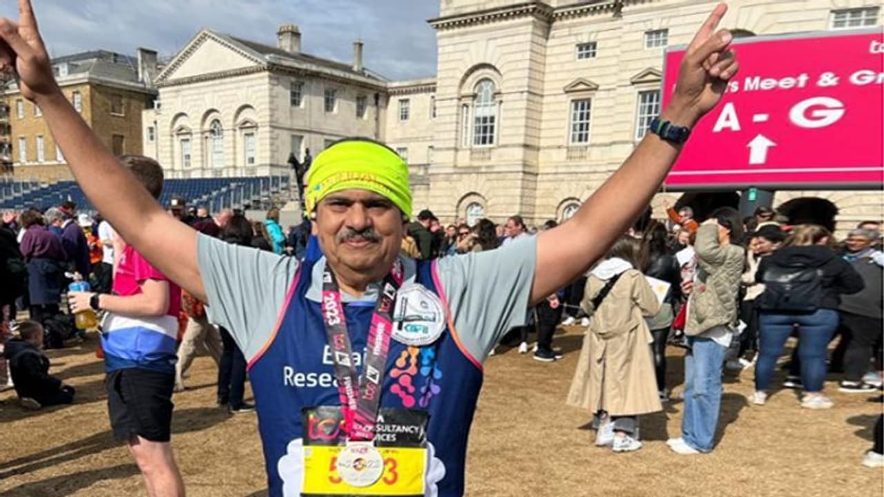 ലണ്ടൻ ഫുൾമാരത്തൺ വിജയകരമായി ഓടിപൂർത്തിയാക്കി ഡോ.കെ.എം.എബ്രഹാം ലണ്ടൻ ഫുൾമാരത്തൺ വിജയകരമായി ഓടിപൂർത്തിയാക്കി ഡോ.കെ.എം.എബ്രഹാം