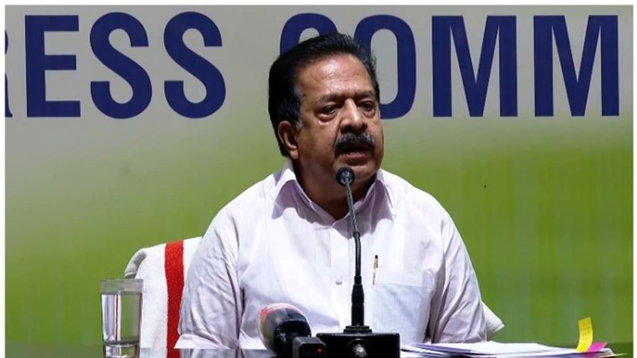 'സേഫ് കേരളാ പദ്ധതി പകൽക്കൊള്ള, കള്ളന്മാർക്ക് കവചമൊരുക്കുന്ന സർക്കാർ, പിഴിയുന്നത് പാവങ്ങളെ': ചെന്നിത്തല 