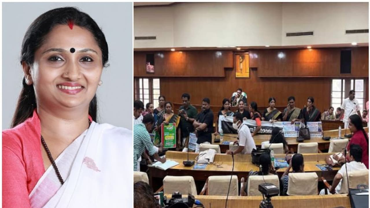 അപമര്യാദ, മോശം പരാമർശങ്ങൾ പിൻവലിക്കണം, ദീപ്തിയുടെ ചർച്ച തടസപ്പെടുത്തി എൽഡിഎഫ്; കൊച്ചി കോർപ്പറേഷനിൽ ബഹളം അപമര്യാദ, മോശം പരാമർശങ്ങൾ പിൻവലിക്കണം, ദീപ്തിയുടെ ചർച്ച തടസപ്പെടുത്തി എൽഡിഎഫ്; കൊച്ചി കോർപ്പറേഷനിൽ ബഹളം