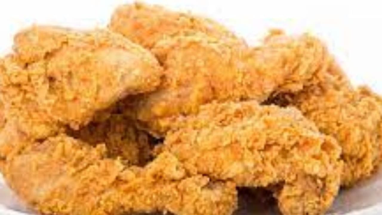 ബ്രോസ്റ്റഡ് ചിക്കന്‍ കഴിച്ചവര്‍ക്ക് വയറിളക്കവും ഛര്‍ദിയും, മലപ്പുറത്ത് ഗര്‍ഭിണിയടക്കം 15 പേര്‍ ചികിത്സതേടി