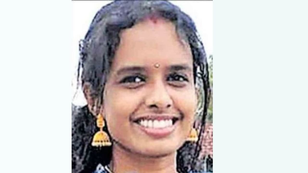 ആലപ്പുഴ ജില്ലയിൽ അഗ്നിശമനസേനയിൽ ആദ്യ ഫയർവുമൺ ആകാനുള്ള നിയോഗത്തിൽ ശ്രീന 