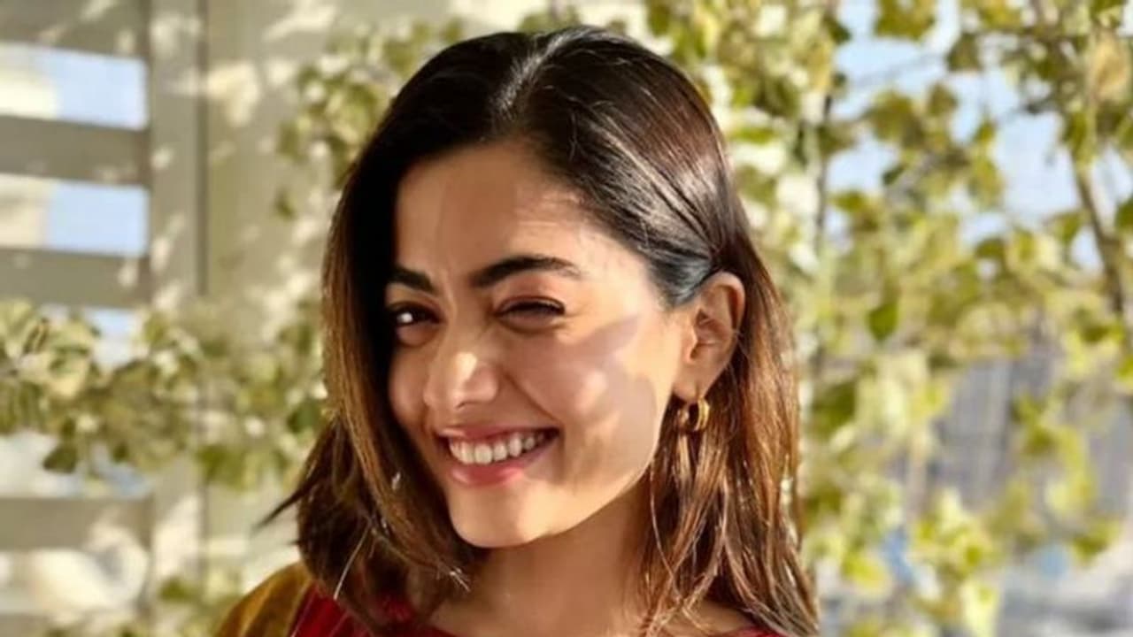 ಸತತ ಸೋಲಿನ ನಡುವೆಯೂ ಮತ್ತೊಂದು ಹಿಂದಿ ಸಿನಿಮಾ ಒಪ್ಪಿಕೊಂಡ ರಶ್ಮಿಕಾ; ಈ ಬಾರಿ ಯಾರ ಜೊತೆ ರೊಮ್ಯಾನ್ಸ್? ಸತತ ಸೋಲಿನ ನಡುವೆಯೂ ಮತ್ತೊಂದು ಹಿಂದಿ ಸಿನಿಮಾ ಒಪ್ಪಿಕೊಂಡ ರಶ್ಮಿಕಾ; ಈ ಬಾರಿ ಯಾರ ಜೊತೆ ರೊಮ್ಯಾನ್ಸ್?