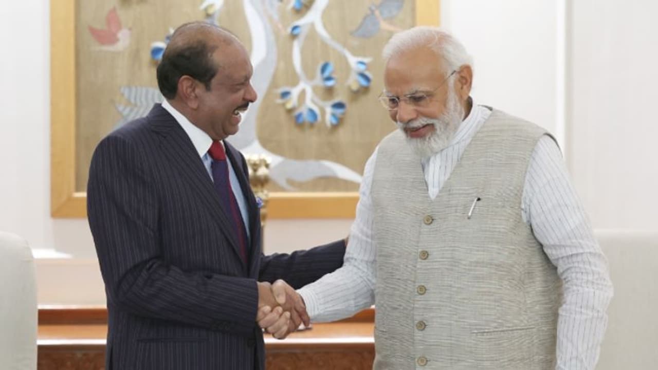 'അഹമ്മദാബാദിലും ശ്രീനഗറിലും ലുലു മാൾ, പ്രവര്ത്തന പുരോഗതി ധരിപ്പിച്ചു', പ്രധാനമന്ത്രിയെ സന്ദർശിച്ച് യൂസഫലി 'അഹമ്മദാബാദിലും ശ്രീനഗറിലും ലുലു മാൾ, പ്രവര്ത്തന പുരോഗതി ധരിപ്പിച്ചു', പ്രധാനമന്ത്രിയെ സന്ദർശിച്ച് യൂസഫലി