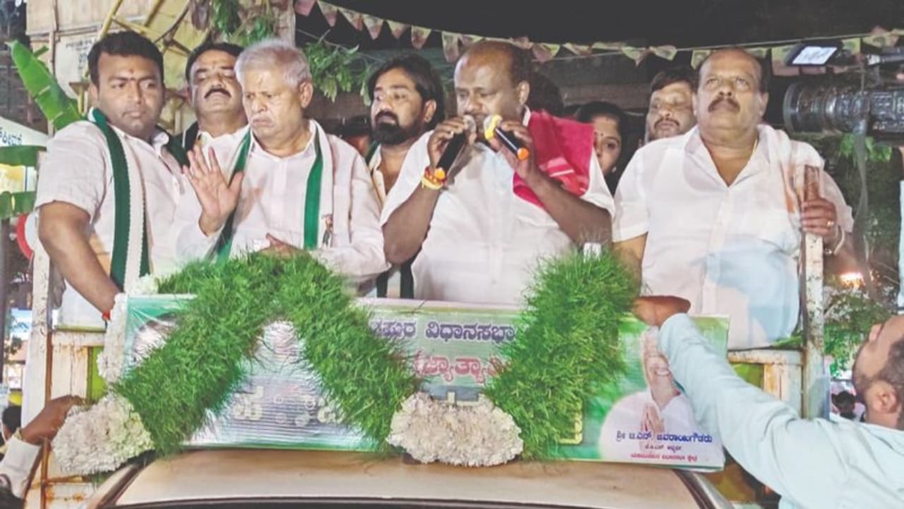 ಬೆಂಗಳೂರಿನಲ್ಲಿ ಬದಲಾವಣೆಯನ್ನು ಜನ ಬಯಸ್ತಾ ಇದ್ದಾರೆ: ಜವರಾಯಿಗೌಡ ಪರ ಎಚ್‌ಡಿಕೆ ಪ್ರಚಾರ