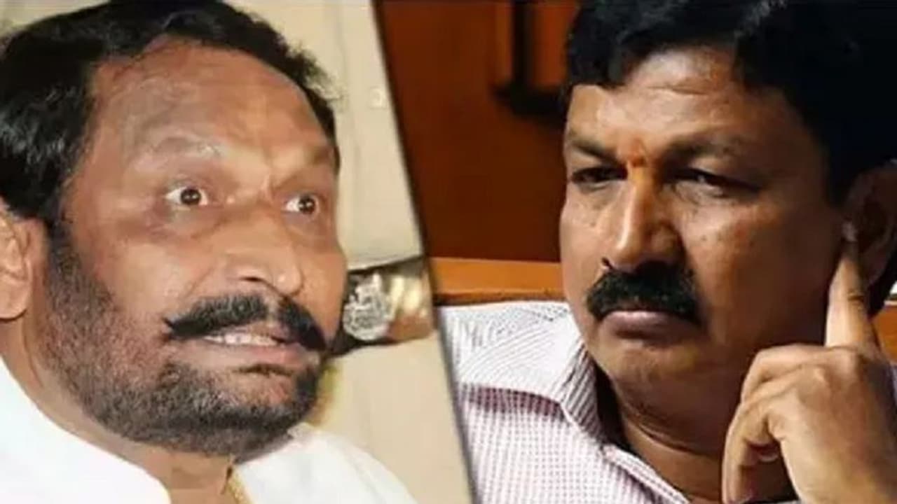 ಗಂಡಸ್ತನ ತೋರಿಸಲು ಹೋಗಿ ಮಂತ್ರಿ ಪದವಿ ಕಳೆದುಕೊಂಡಿದ್ದು ಗೊತ್ತು: ಜಾರಕಿಹೊಳಿಗೆ ಟಕ್ಕರ್ ಕೊಟ್ಟ ಸವದಿ ಗಂಡಸ್ತನ ತೋರಿಸಲು ಹೋಗಿ ಮಂತ್ರಿ ಪದವಿ ಕಳೆದುಕೊಂಡಿದ್ದು ಗೊತ್ತು: ಜಾರಕಿಹೊಳಿಗೆ ಟಕ್ಕರ್ ಕೊಟ್ಟ ಸವದಿ