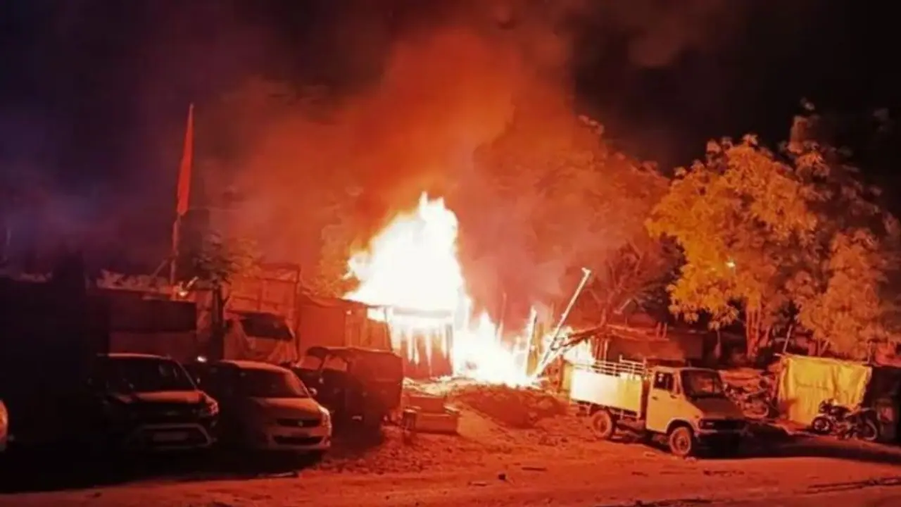 മുഖ്യമന്ത്രി പങ്കെടുക്കാനിരുന്ന വേദിക്ക് തീയിട്ട് മണിപ്പൂരില്‍ ഗോത്രവിഭാഗത്തിന്‍റെ പ്രതിഷേധം