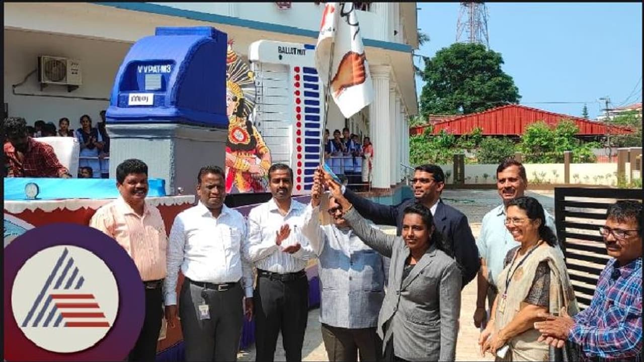 ಮತದಾರರು ಯಾವುದೇ ಆಸೆ ಆಮಿಷಗಳಿಗೆ ಒಳಗಾಗಬಾರದು: ನ್ಯಾ.ಶಾಂತವೀರ ಶಿವಪ್ಪ ಮತದಾರರು ಯಾವುದೇ ಆಸೆ ಆಮಿಷಗಳಿಗೆ ಒಳಗಾಗಬಾರದು: ನ್ಯಾ.ಶಾಂತವೀರ ಶಿವಪ್ಪ